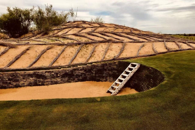 榆林大漠高尔夫球场的草皮墙