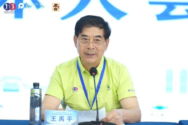 中国高尔夫球协会副主席、本场赛事仲裁主任王禹平宣讲