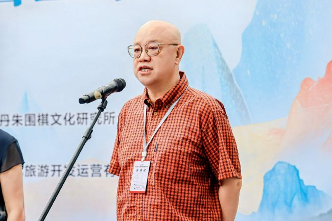 清华大学围棋文化交流与研究基金理事长韩立新