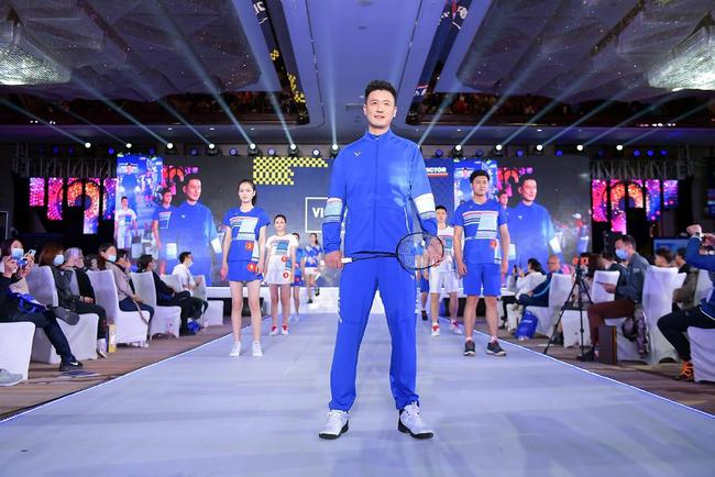 奥运冠军蔡赟身着环保面料大赛服空降