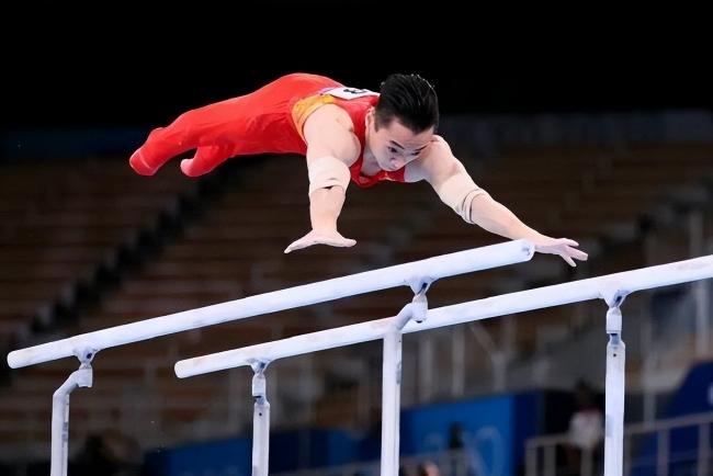 邹敬园双杠夺金