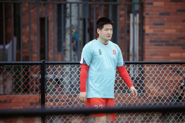 微博球员刘嵩：网络杯重在参与 以球会友