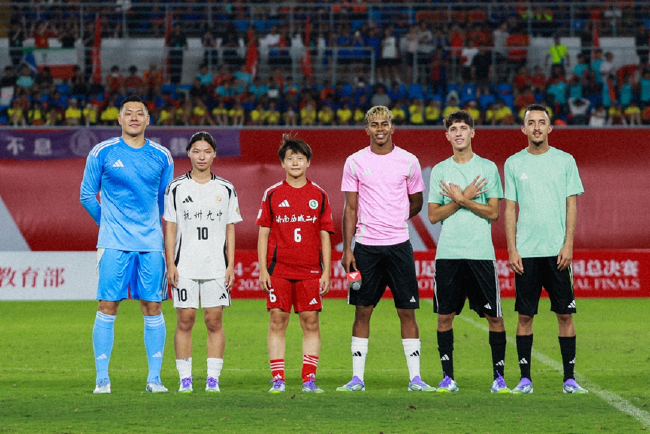 2025年7月，亚马尔出席2024-2025全国青少年校园足球联赛高中组（CHFL）全国总决赛