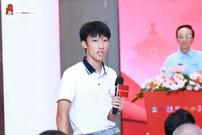 中国队参赛队员代表吴其祐