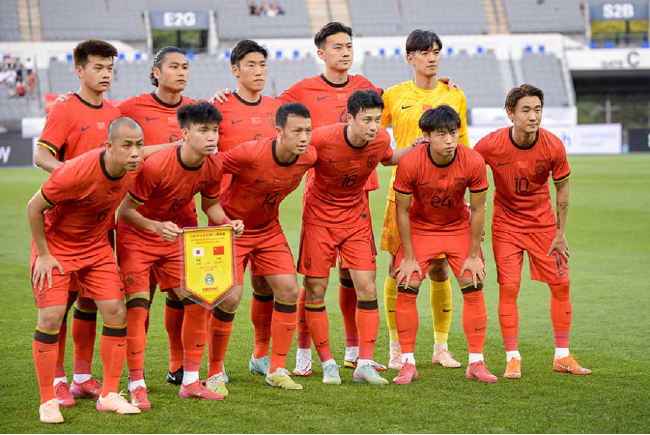 中國(guó)男足榮譽(yù)之戰(zhàn)全力以赴