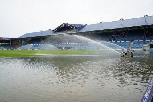 朴茨茅斯主场积水严重