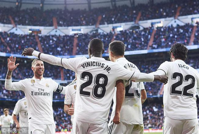 踢赢比赛，把大家的注意力拉回赛场