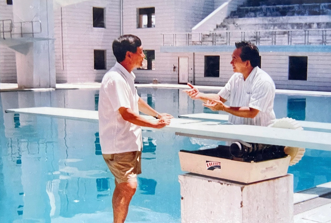 王发成与徐益明探讨跳水技术革新