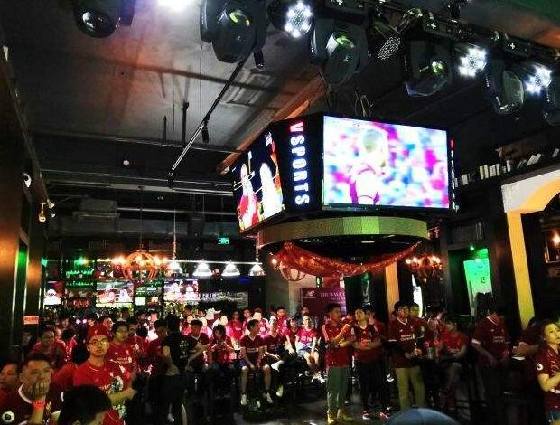 酒吧看球非常有气氛