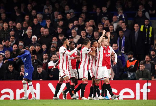 范德比克庆祝进球