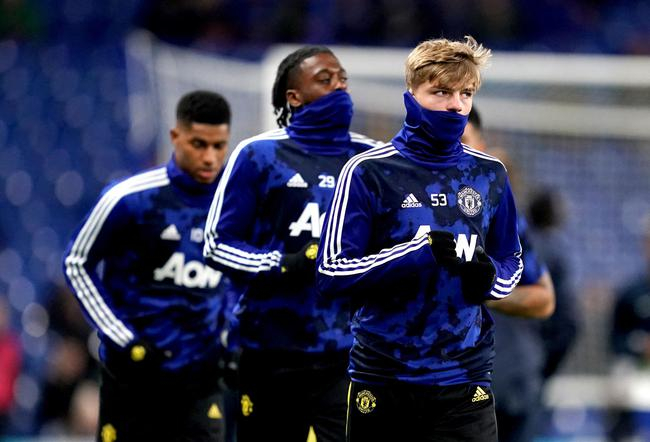 19岁曼联小将威廉姆斯赛前热身