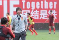 前国脚力挺李铁:他坚持足球原则 能结合中西理念