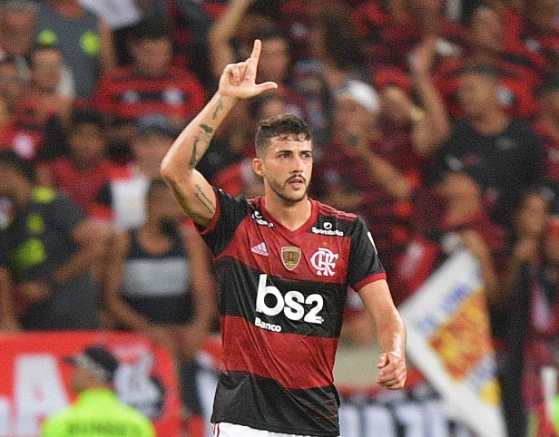 他的私处被踩伤