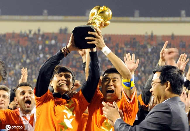 11年前捧杯的一幕，还记得吗