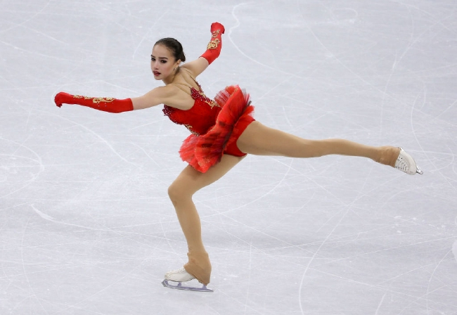 扎吉托娃在平昌冬奥会时15岁又281天夺金，成为仅次于塔拉·利平斯基最年轻的奥运冠军。