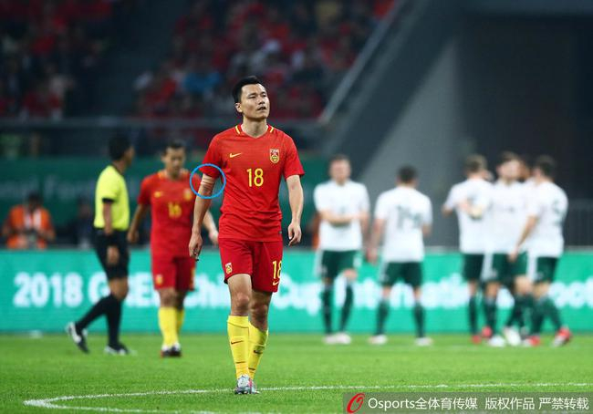 郜林遮挡住手臂纹身