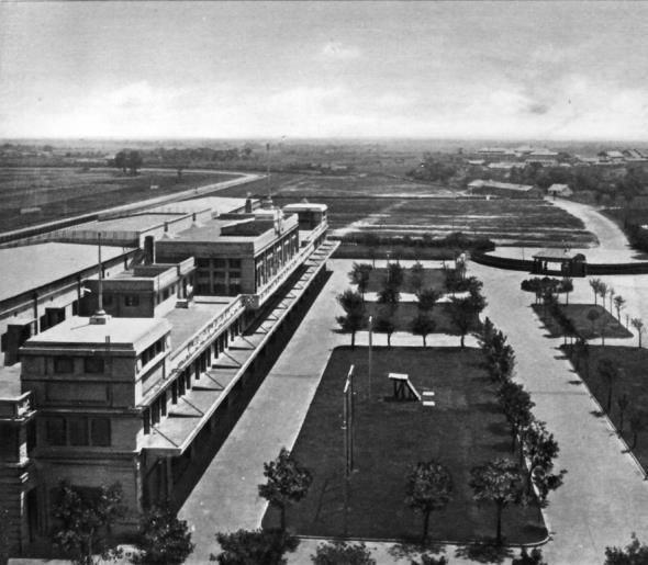 江湾跑马厅，左上角为高尔夫球场