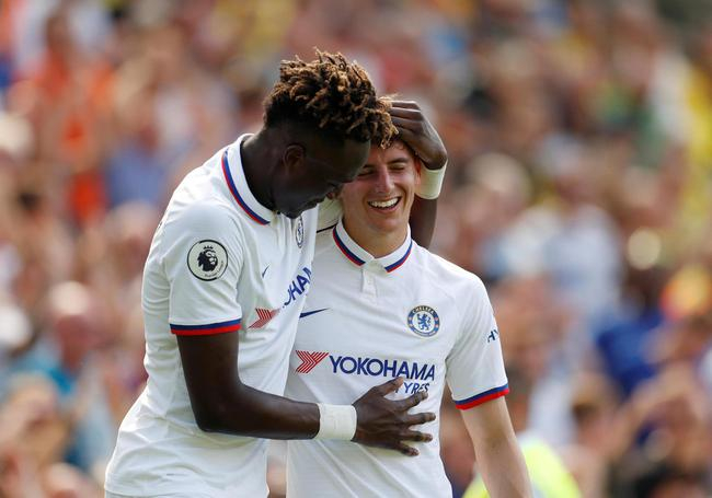 亚布拉罕和芒特庆祝进球