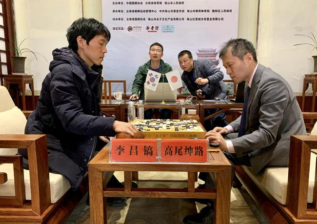 李昌镐获胜后两人复盘