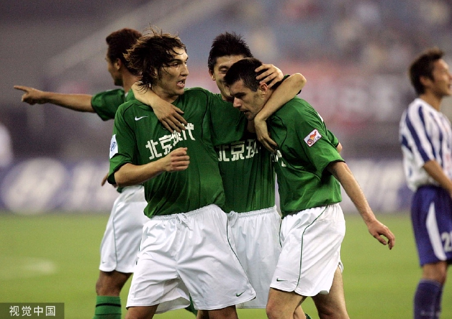 耶利奇（右）在甲A踢出了名堂