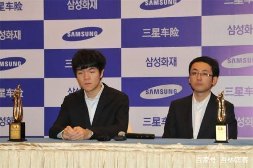 左边冠军柯洁右边亚军时越