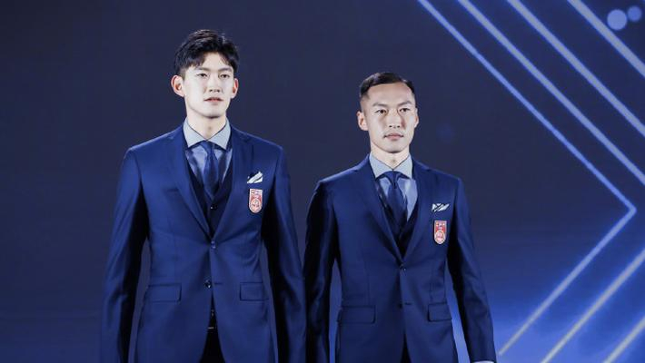 吴曦颜骏凌正装亮相