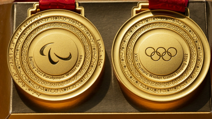 北京冬奥会冬残奥会金牌展示