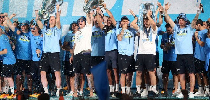 曼城豪取三冠 球队举行庆祝游行