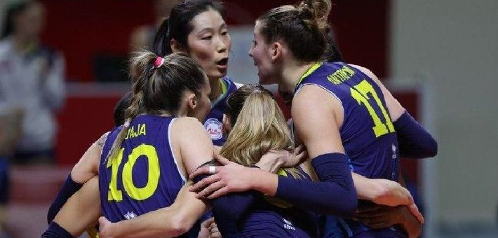 欧冠女排斯坎迪奇双杀伊萨全胜进8强 朱婷夺10分