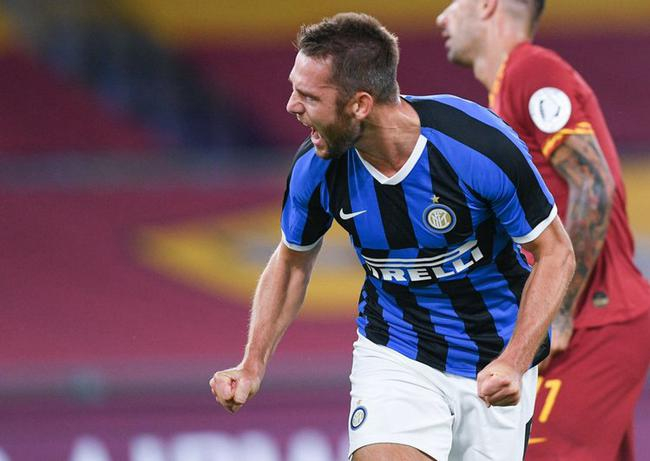 德弗赖庆祝进球