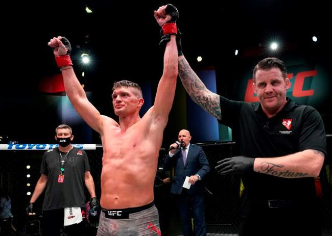 “神奇小子”汤普森以一致判定战胜了杰夫-尼尔