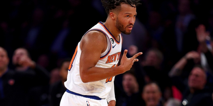 探讨布伦森持球核心地位如何重塑球队进攻节奏