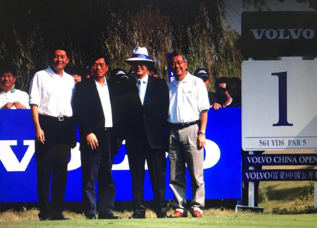 从左到右：崔志强、宋鑛满、梅尔-派亚特、戴耀宗