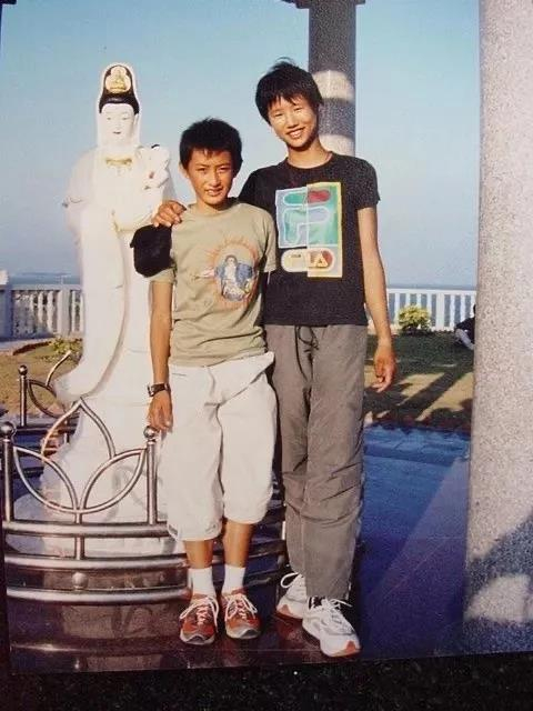 徐莉佳与徒弟张东霜结识（右一徐莉佳）