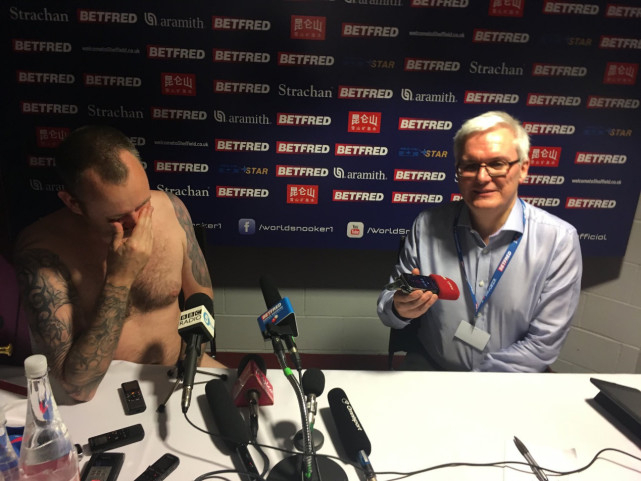 世锦赛夺冠之后参加发布会