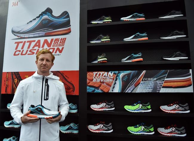 361°专业跑鞋设计总监Cameron Braithwaite