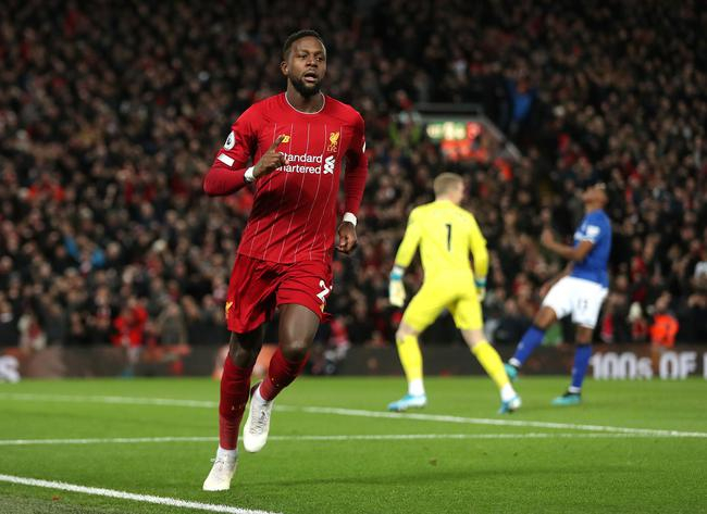 奥里吉庆祝进球