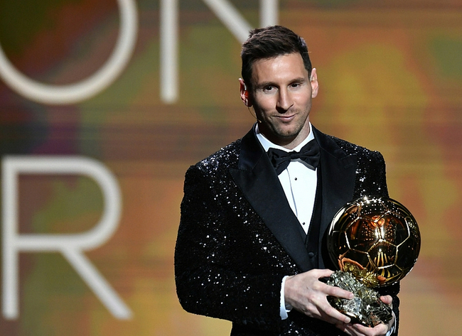 梅西集齐7座金球奖