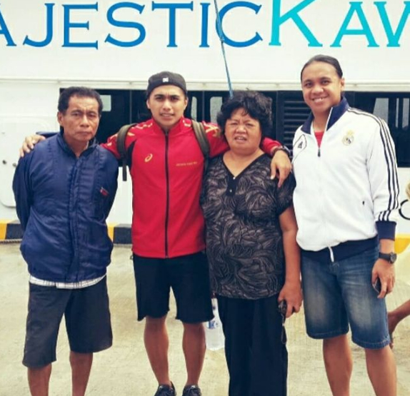 一家四口，曾经的印尼女排姐妹花