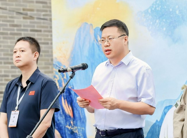 长子县委副书记、人民政府县长王慧忠致辞