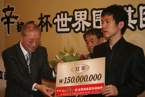 李昌镐多次为韩国捧走冠军