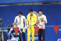 安踏就孙杨领奖服事件发声明:个人利益凌驾于国家