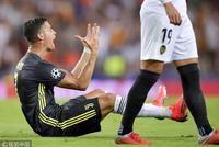 欧冠-C罗染红尤文2-0 曼联3-0大胜 曼城遭爆冷