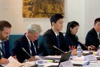 现场|孙杨西装革履出席听证会 面带微笑神情轻松