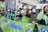 J联赛疫情下仍开幕 15000人挤满看台半数未戴口罩