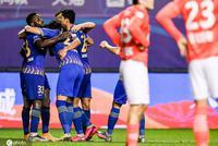 中超-苏宁2-1恒大仍第二 佩莱百场破门鲁能2-0建业