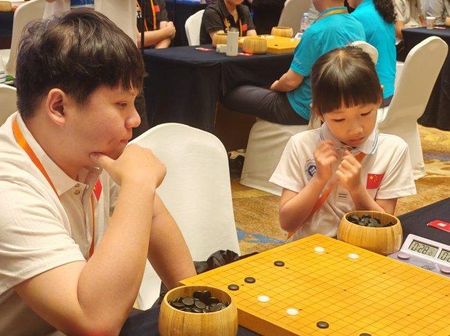 七岁小将王沛卿参加全运会围棋比赛