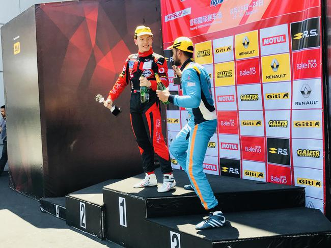 怪兽梦想车手曹卓统治雪邦赛道