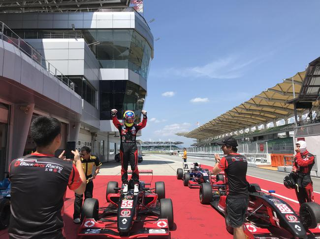 怪兽梦想车手曹卓统治雪邦赛道