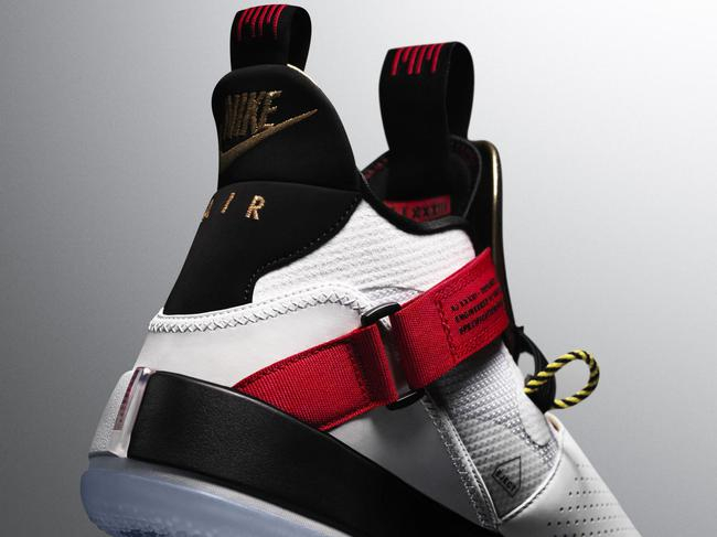 后跟的“Nike Air” 标志，源于Jordan品牌经典图案设计